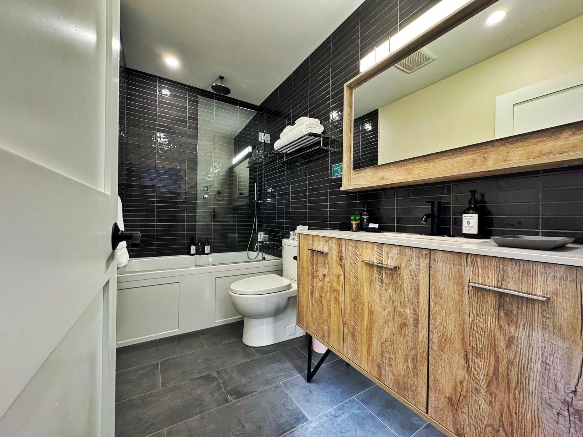 Hotel Artisan On Bowen Snug Cove